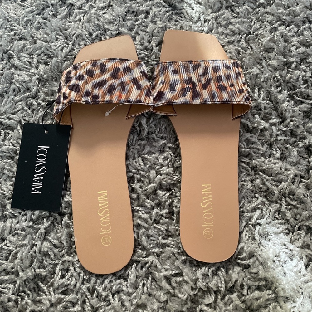 Icon swim shoes. Brand new size 10.